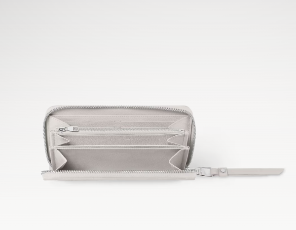 1761825830328 LOUIS VUITTON Zippy Wallet M13825 Brume