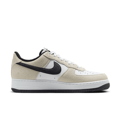 Nike Air Force 1 '07 LV8 Light yellow