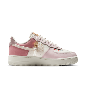 Nike Air Force 1 '07 LX pink