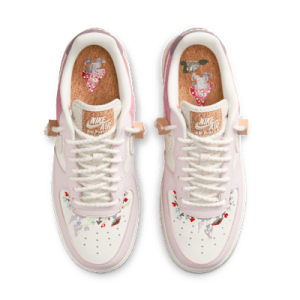 Nike Air Force 1 '07 LX pink