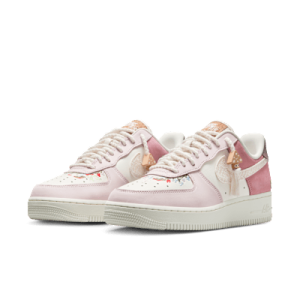 Nike Air Force 1 '07 LX pink