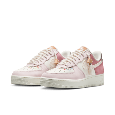 Nike Air Force 1 '07 LX pink