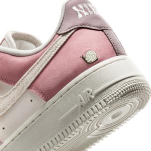 Nike Air Force 1 '07 LX pink
