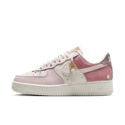Nike Air Force 1 '07 LX pink