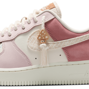 Nike Air Force 1 '07 LX pink