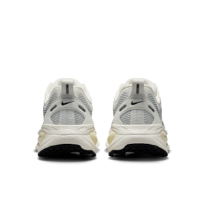 Nike Vomero 18 HM6804-101